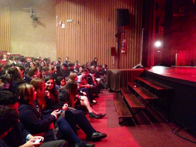 Secundaria visita la Compañía Teatral 